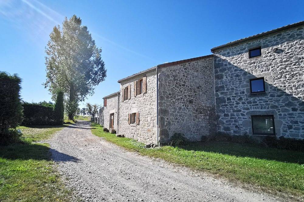 Gîte de charme en campagne, 5-8 pers., cheminée, nature, proche Pilat, activités à proximité in Saint-Romain-Lachalm, Haute-Loire