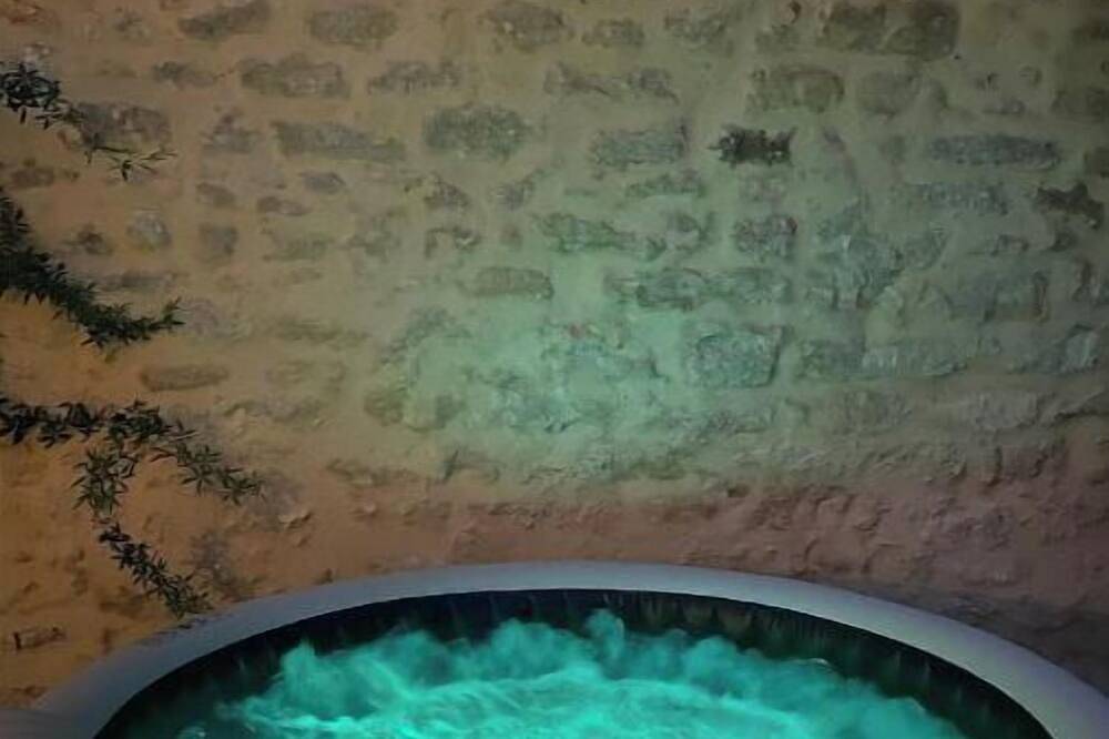 Pujaut, Gard, provence, Avignon, Gîte cœur de village \"sous le clocher in Pujaut, Région de Nîmes