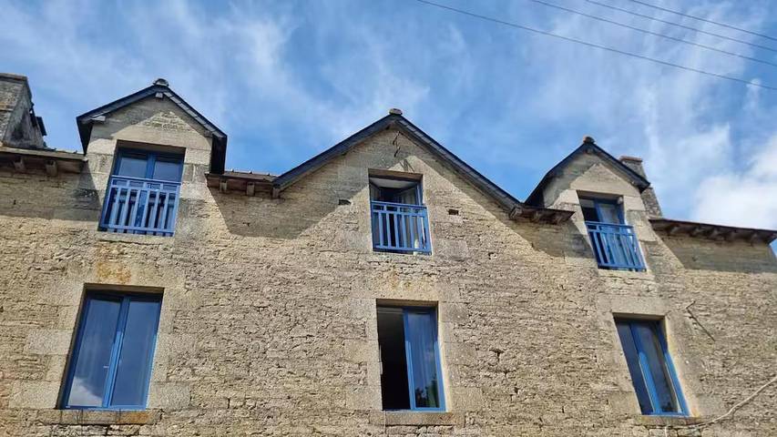 Gîte pour 14 personnes, avec jardin, animaux acceptés à Tréfumel