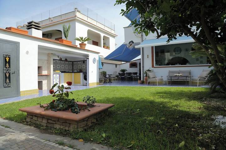 Villa for 9 people, with garden and balcony - 1
