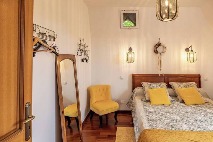 Grand gîte familial Les Trois Chênes, 12 pers. avec terrasse, jardin, piscine in Saint-Geyrac, Périgord Blanc