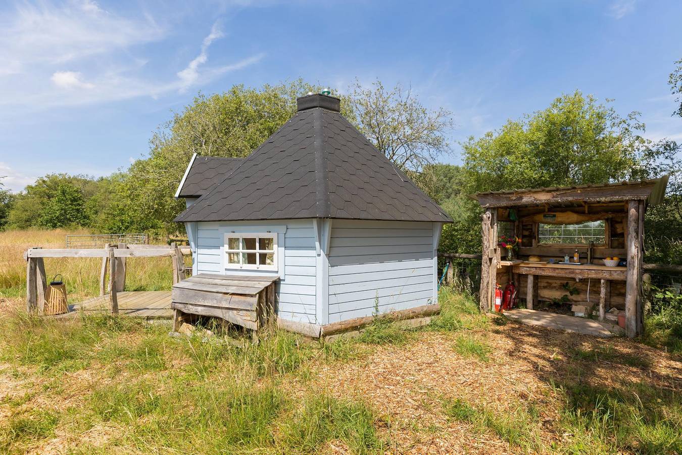 Entire apartment, Spectacular Glamping Cabin in the Woods-Cotswolds - Pass the Keys in Moreton-in-Marsh, Warwickshire