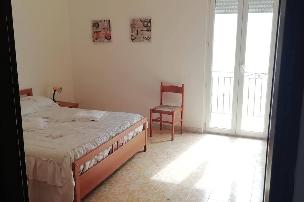 Ganze Wohnung, Apartment with large exclusive terrace on the top floor with panoramic views in Vico del Gargano, Gargano
