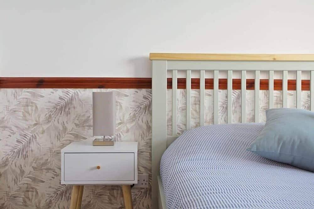 Large House with Panoramic Sea Views & Parking in Newlyn, Cornwall