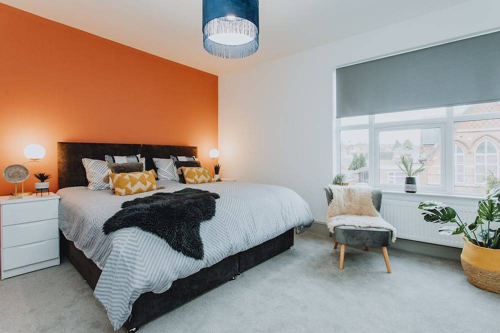 Entire House With Parking In Rugby in Warwickshire