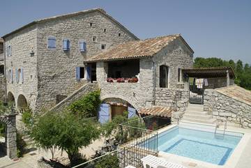 Gîte pour 15 personnes, avec piscine et terrasse à Saint-Alban-Auriolles