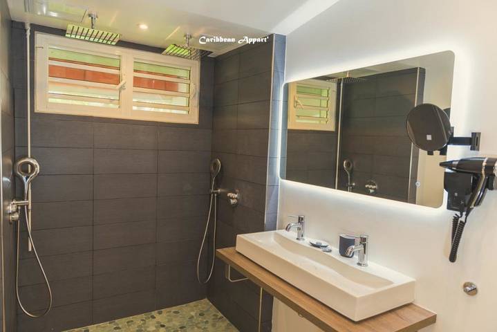 Gîte pour 4 personnes, avec jardin et vue dans Plage de l'Autre Bord - 3