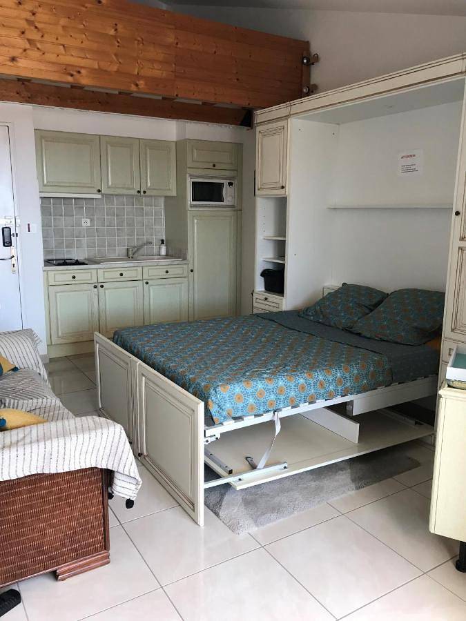 Gîte pour 3 personnes, avec vue et balcon dans Plage des Salins (Hyeres) - 2