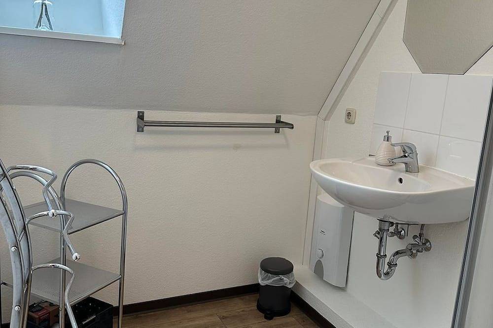 Apartamento entero, 3rd floor: Apartment with 2 bedrooms and shower - Brauberger's Ferienwohnung in Lübeck, Bahía de Lübeck