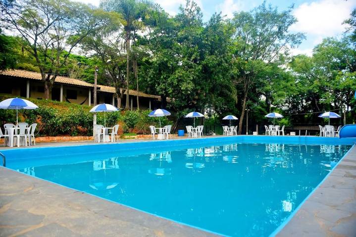 Pousadas para 3 pessoas, com piscina e balcão e ainda jardim and vista em Cabreúva