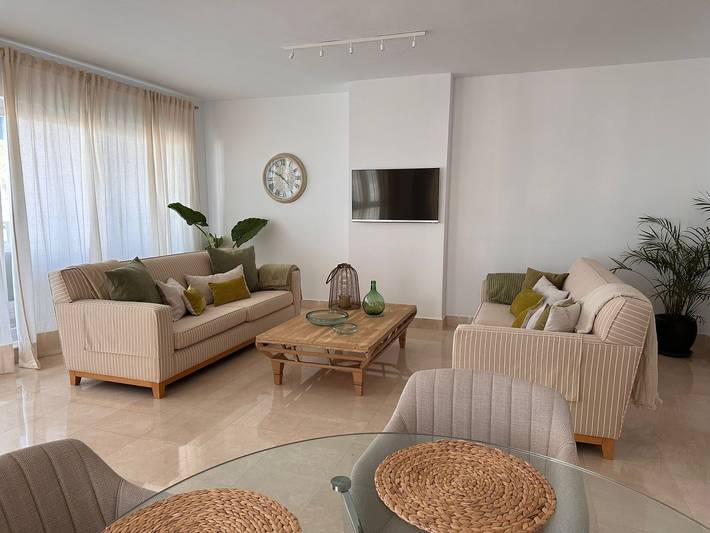 Ganze Wohnung, Ferienwohnung Puerto Sotogrande mit Meerblick, Wlan und Klimaanlage in Sotogrande, San Roque
