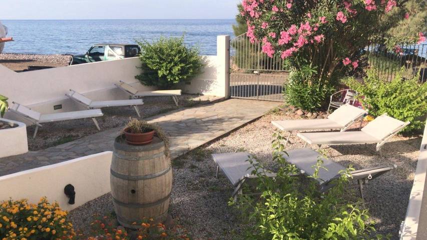 Chambre d’hôte pour 3 personnes, avec jardin à Santa Marina Salina - 2