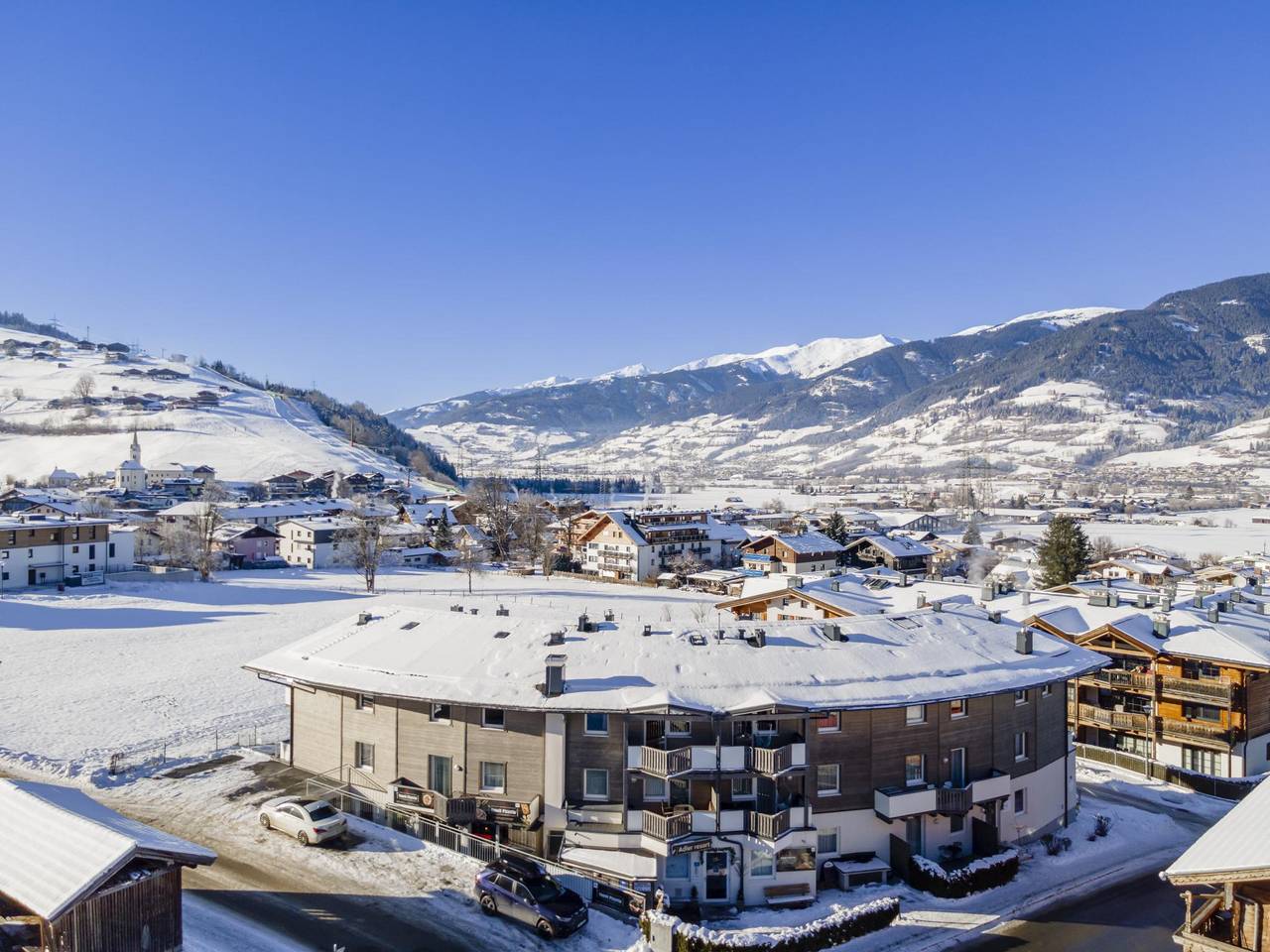 Apartamento entero, Slightly outside the centre with large balconies in Kaprun, Distrito de Zell am See