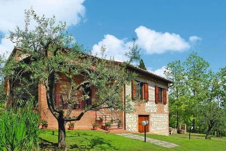 Villa per 8 persone, con panorama e piscina nonché giardino, con animali domestici in San Gimignano
