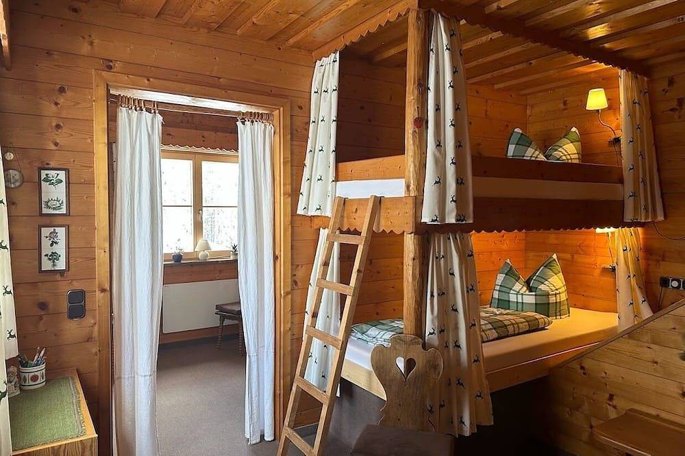 Zonnige idylle op 1300 m met een groot terras tegenover de bergen in Sankt Johann im Pongau, Ski Amadé