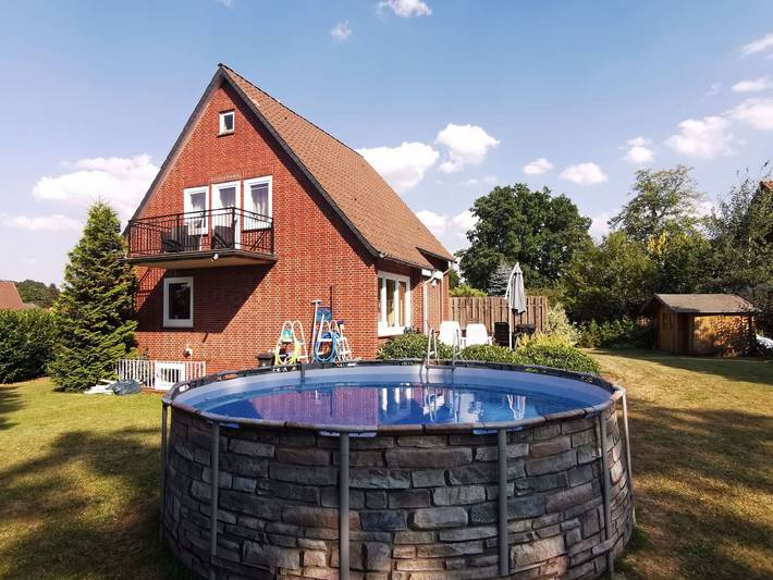Ferienhaus für 6 Personen, mit Balkon und Terrasse sowie Garten und Pool in der Lüneburger Heide