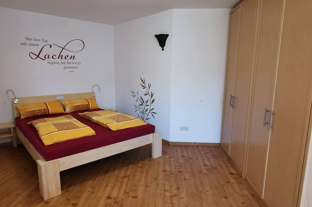 Ganze Wohnung, Neuwertige Ferienwohnung mit Terasse in Daisendorf bei Meersburg in Daisendorf, Region Bodensee-Oberschwaben