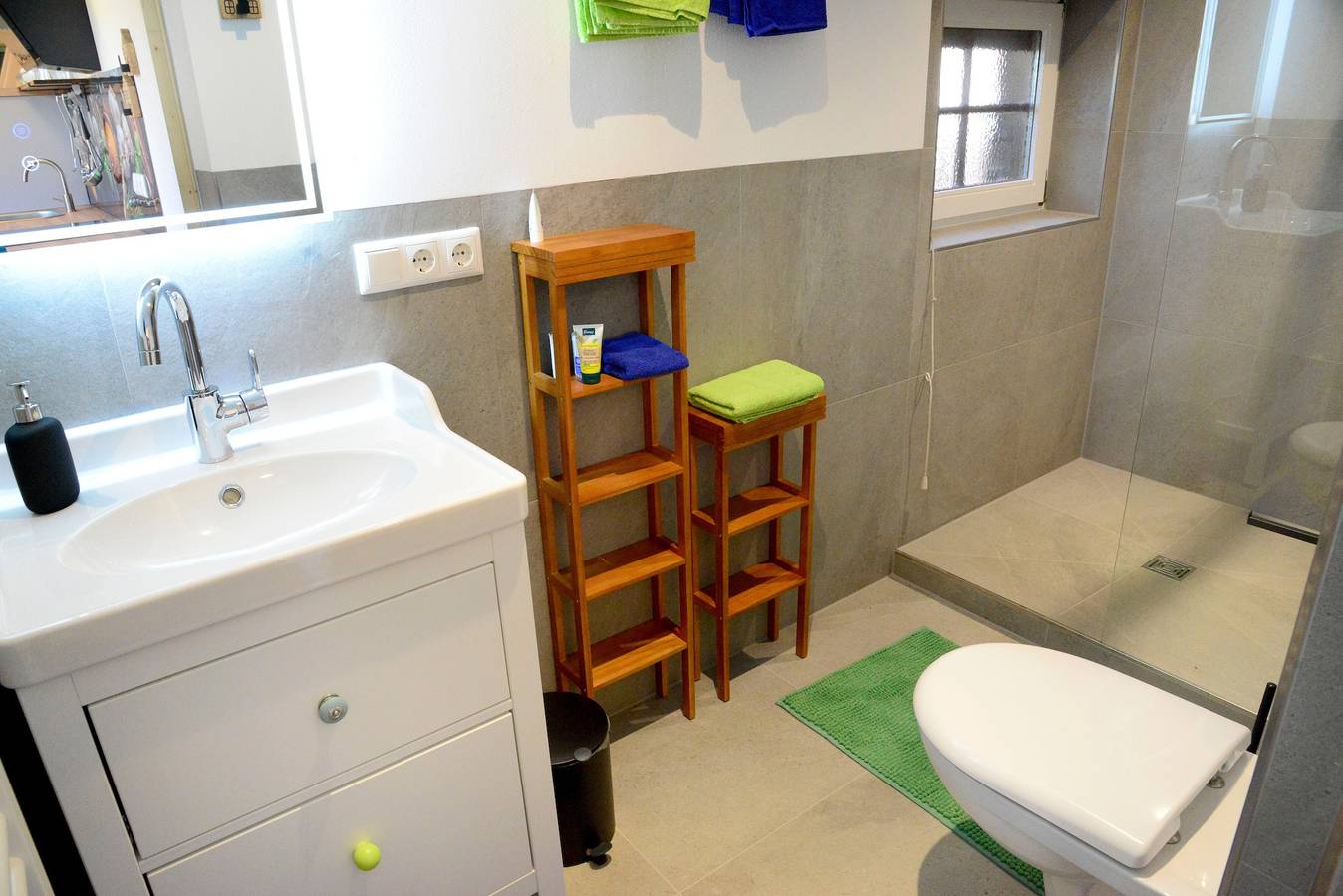 Apartamento inteiro, Apartamento 'Sonneneck' com Terraço Privado e Wi-Fi in Diessen, Lago Ammersee