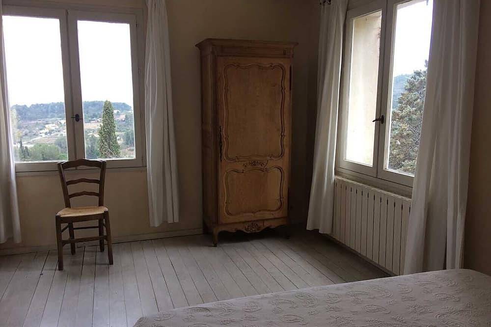 Lou Bancaou Flouri Provençal house 10 pers 30 min from Cassis and the Calanques in Roquevaire, Marsella region