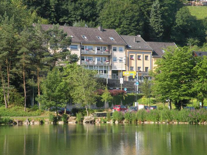 Hotel für 2 Personen, mit Balkon und Pool sowie Sauna und Seeblick
