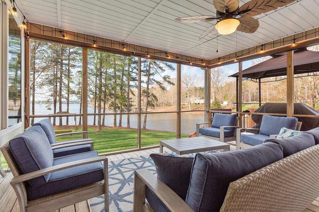 Dog Friendly, 370+ ft of Waterfront, dock access and kayaks! in Lake Gaston