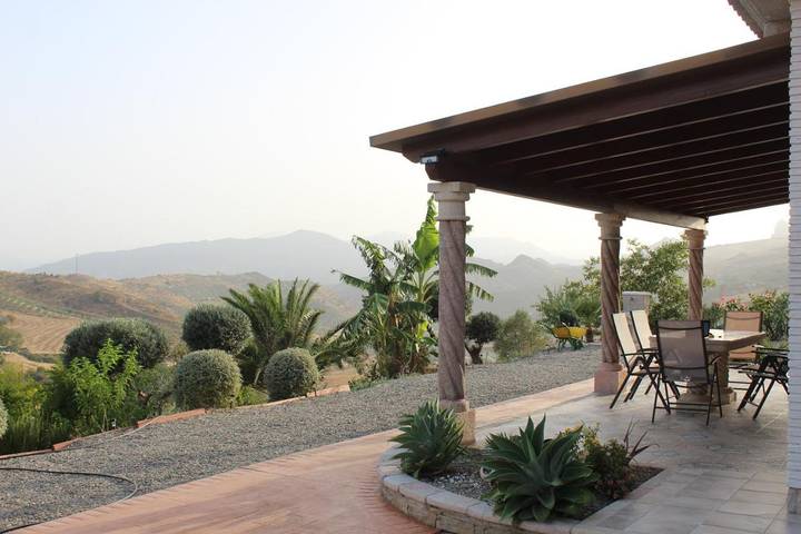 Casa rural para 7 personas, con jardín además de vistas y piscina en Valle de Abdalajís