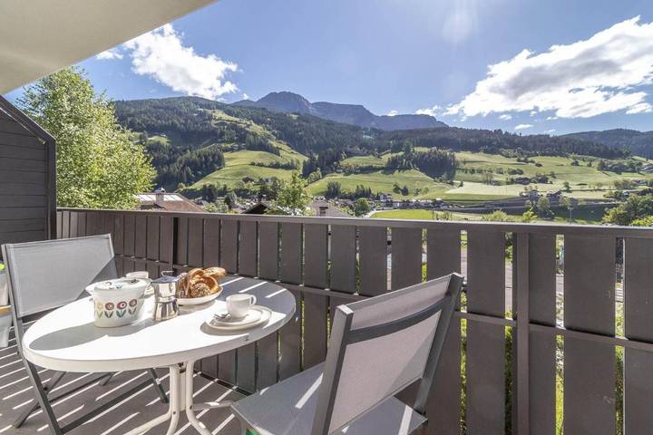 Ferienwohnung für 6 Personen, mit Balkon und Terrasse sowie Garten und Ausblick in Sarnthein