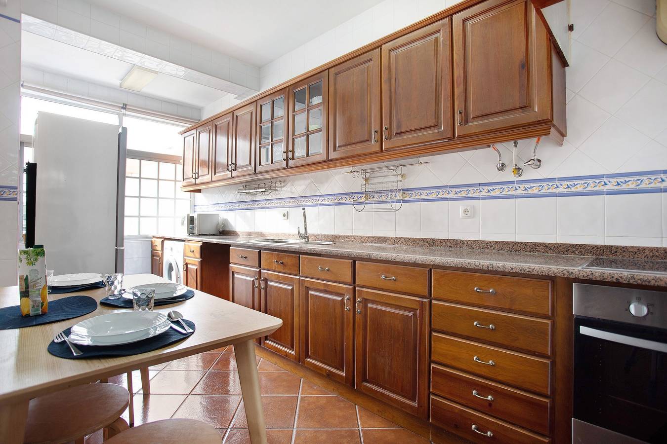 Apartamento entero, Apartamento 'A O - Aires' con terraza privada, balcón y Wi-Fi in Peniche, Leiria District