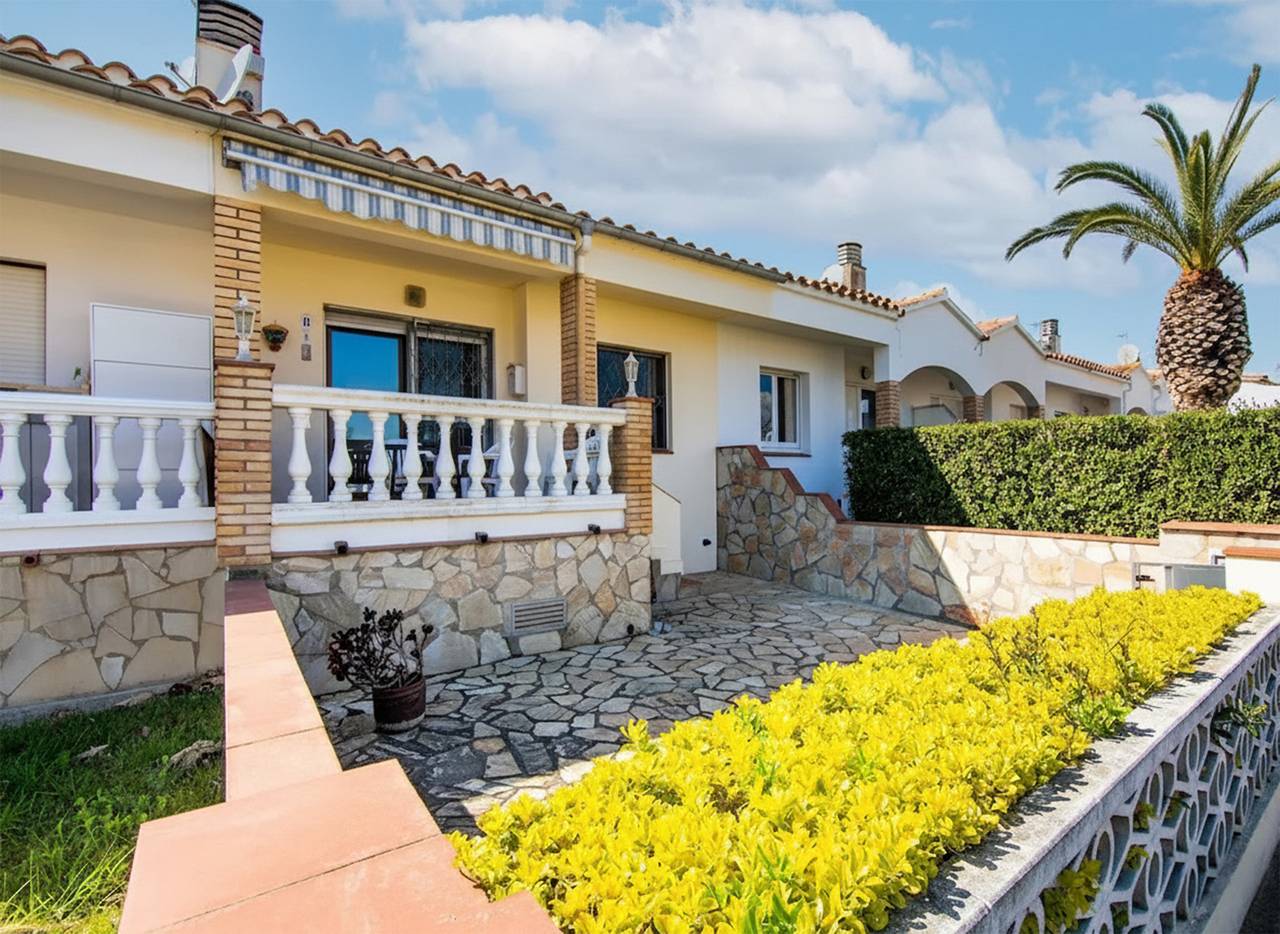 Acogedora casa familiar junto a la playa en Sant Pere Pescador in San Pedro Pescador, Alt Empordà