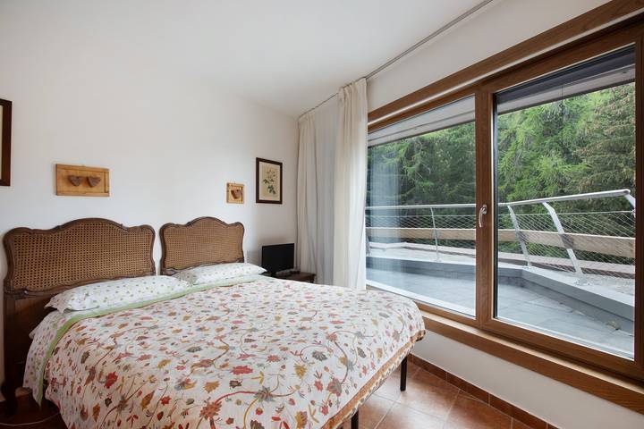 Entire apartment, Apartment 'Pino' with Mountain View, Private Terrace and Shared Garden in Pila (Aosta), Comune di Gressan