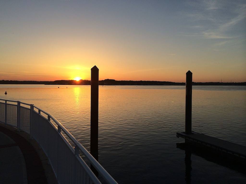 Geräumiges Strandhaus 1. 5 Blocks zum Strand am Silbersee mit spektakulärem See in Belmar (NJ), Monmouth County