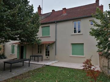 Gîte pour 15 personnes, avec jardin à Charolles