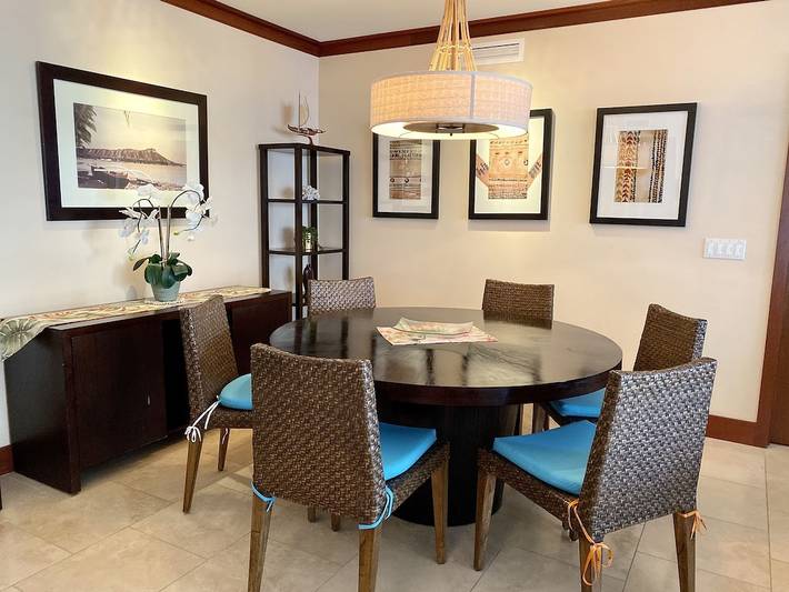 Vacation rental for 8 people, with balcony and hot tub as well as sauna and pool in Ko Olina