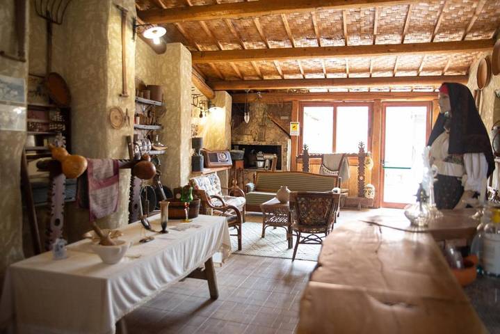 Ferienwohnung für 2 Personen, mit Pool und Garten sowie Ausblick, mit Haustier