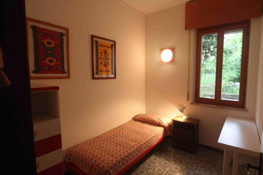 Villa:16 Personen, Swimmingpool, Garten, 2große Terrassen, unvergesslichen Blick in Torri del Benaco, Gardasee-Berge