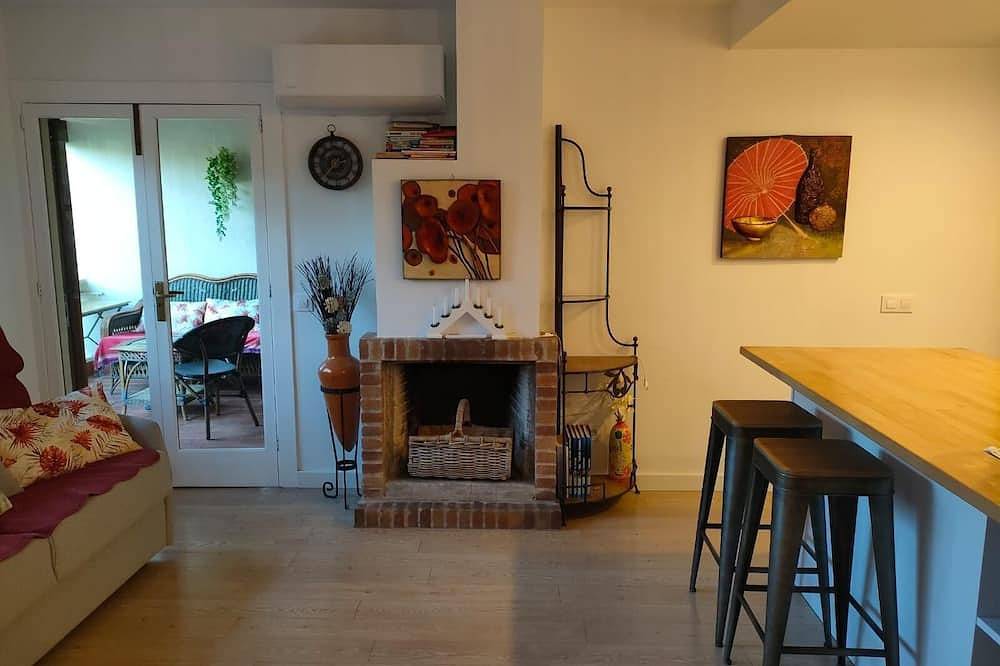 Ganze Wohnung, Bright apartment with terrace & sea view in Sant Elm, Andratx