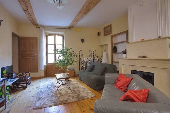17Th Century Traditional French Townhouse Close To Salon-De-Provence in Pélissanne, Région d'Aix-en-Provence