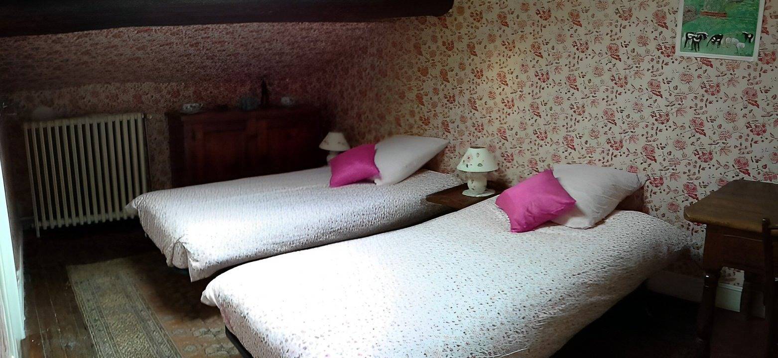 Domaine des Goules - Chambre rose in Curis-au-Mont-d'Or, Rhône