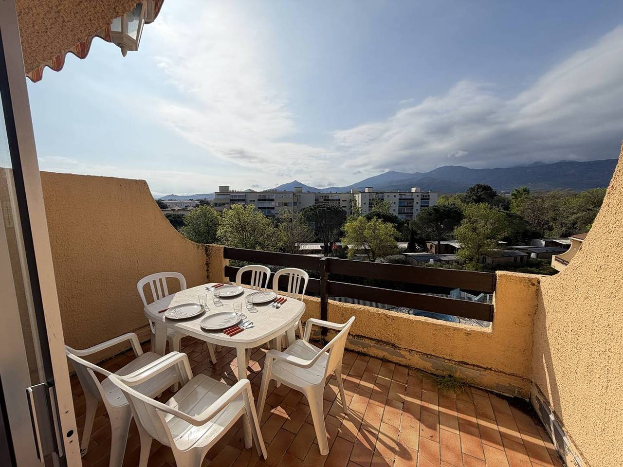 Ganze Wohnung, 2-Zimmer-Maisonette, 6 Betten, Terrasse, 300m vom Strand, Pool und privater Parkplatz in La Côte Vermeille, Argelès-sur-Mer