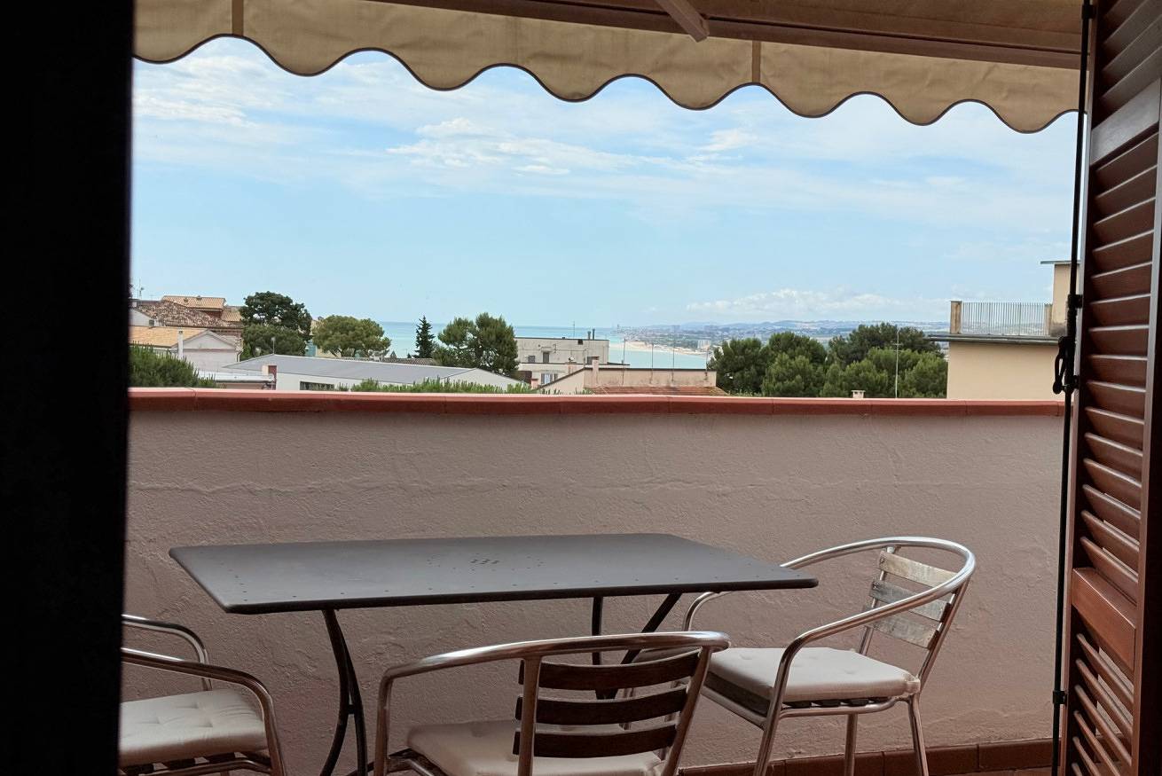 Ganze Wohnung, N096 - Numana, two-room villa with garden and sea view in Sirolo, Riviera del Conero