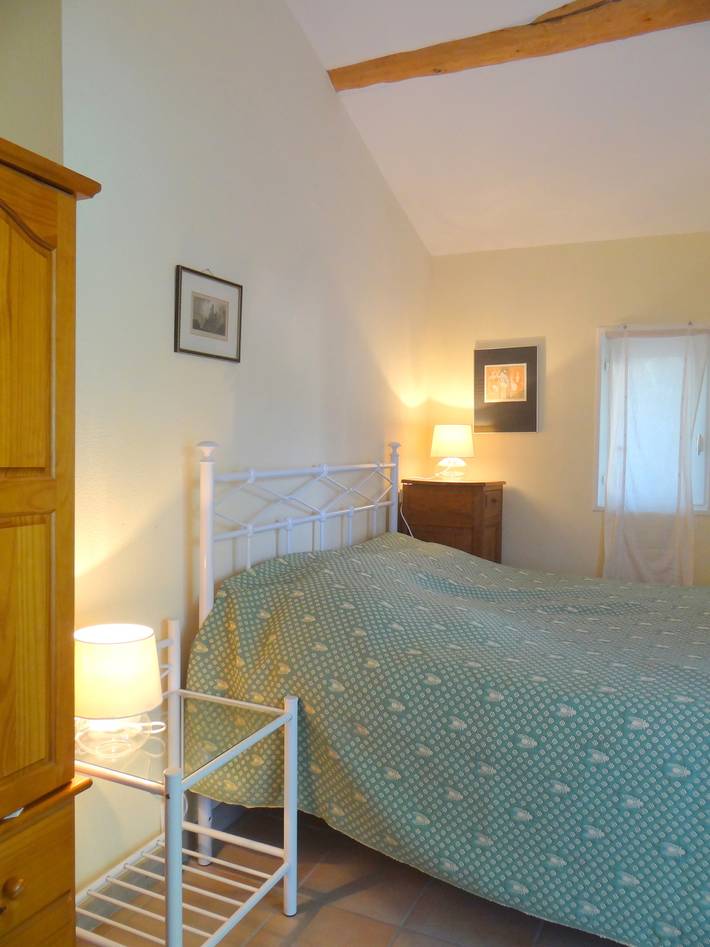 Gîte pour 4 personnes, avec piscine, adapté aux familles à Saint-Étienne-du-Grès - 2