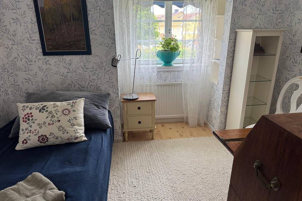 Private Room with Shared Kitchen & Bathroom. in Uppsala