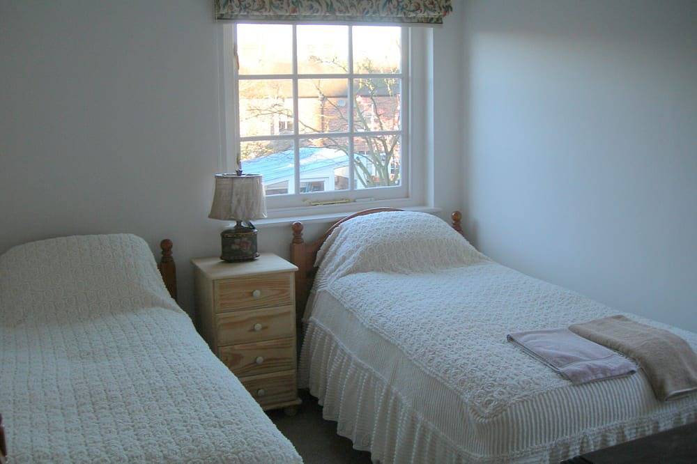 Garden Cottage is a listed, small town house on one of the loveliest streets. in Bridgnorth, Shropshire