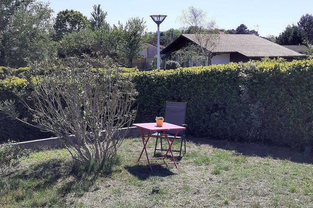 The Leon House in Ychoux, Landes