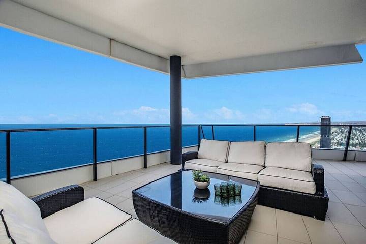 Holiday apartment for 8 people, with sauna and hot tub as well as pool and balcony in Gold Coast