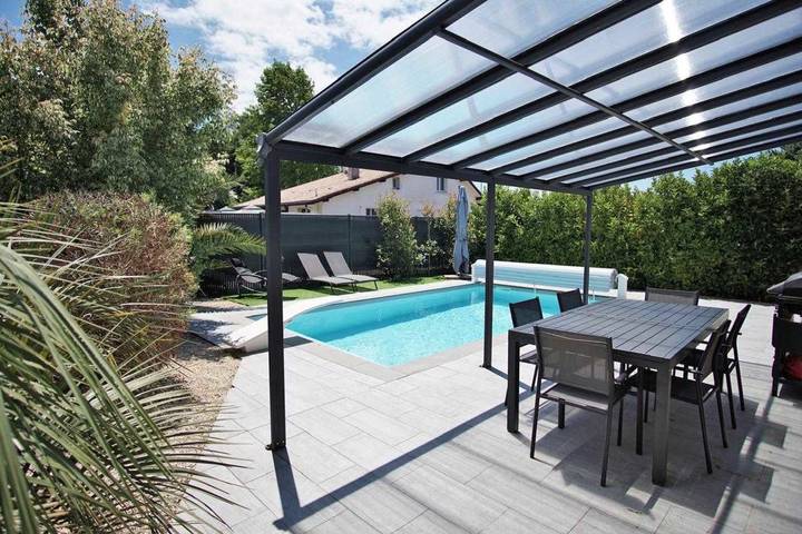 Ferienhaus für 8 Personen, mit Garten und Pool sowie Terrasse - 1