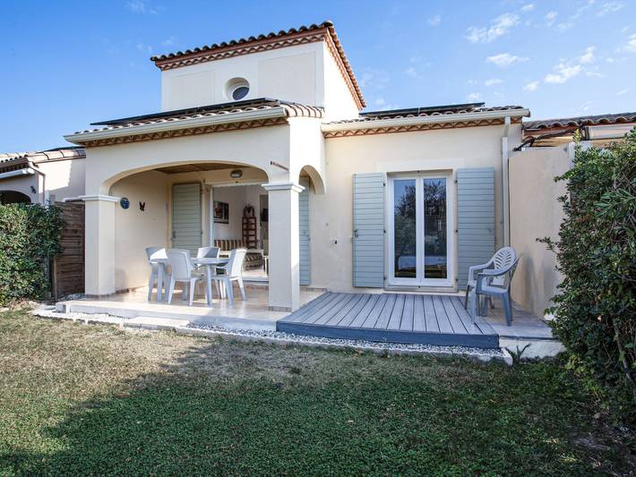Villa pour 6 personnes, avec terrasse ainsi que piscine et jardin, animaux acceptés