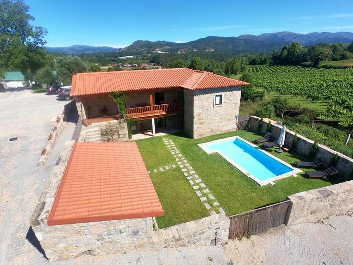 Casa rural para 6 personas, con piscina además de jardín y vistas en Amares - 3