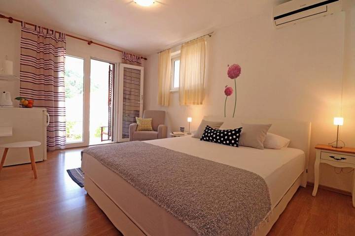 Maison d’hôte pour 2 personnes, avec jardin ainsi que vue et terrasse en Korcula