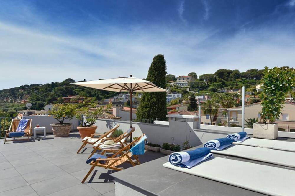 Apartamento entero, Espléndido triplex de 3 dormitorios con hermosa terraza con vistas al mar, centro del pueblo in Paloma Beach, Saint-Jean-Cap-Ferrat